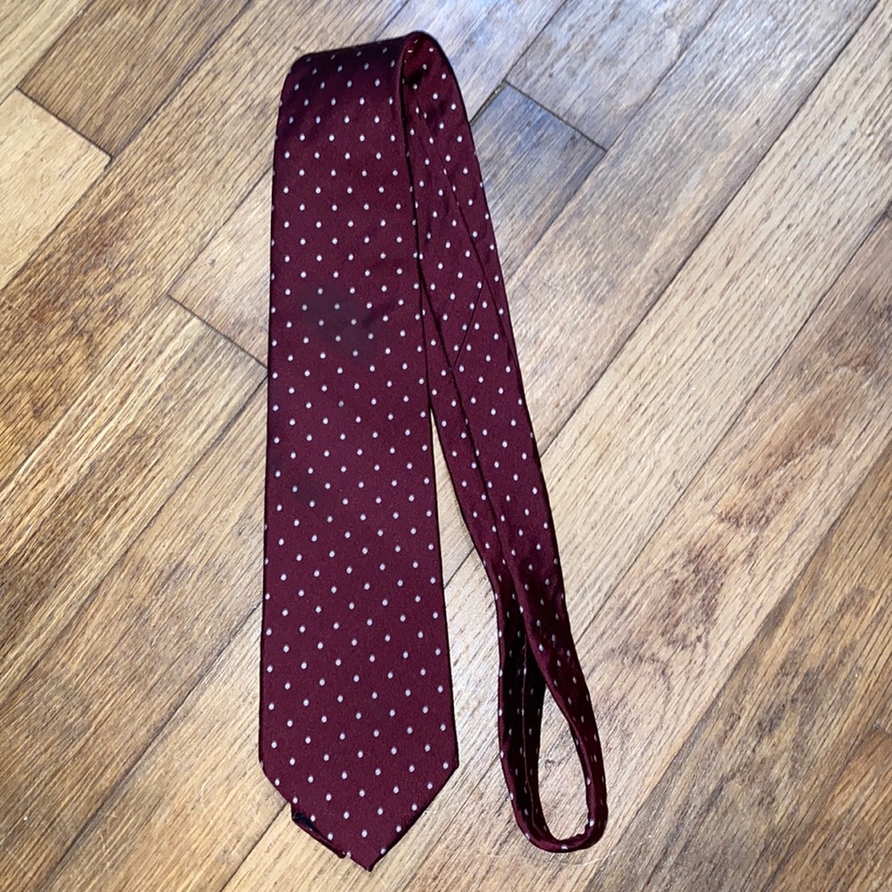 Mens Oscar de la Renta necktie.